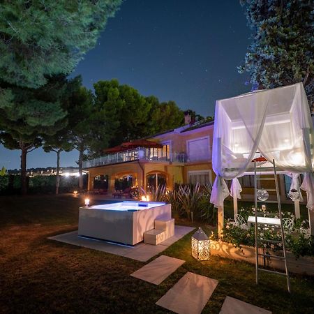 Tra Gli Alberi E Il Mare Bed & Breakfast Сироло Екстериор снимка