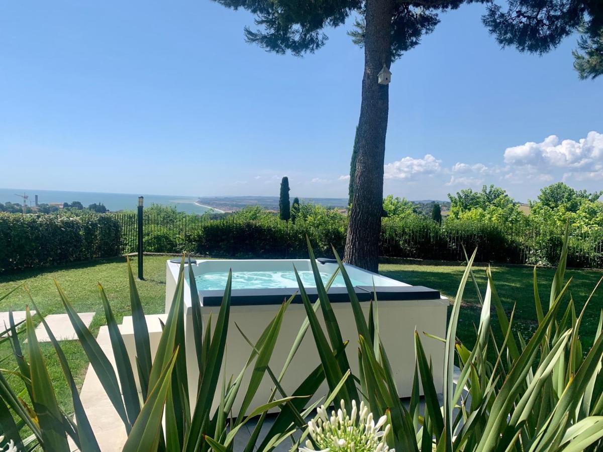 Tra Gli Alberi E Il Mare Bed & Breakfast Сироло Екстериор снимка