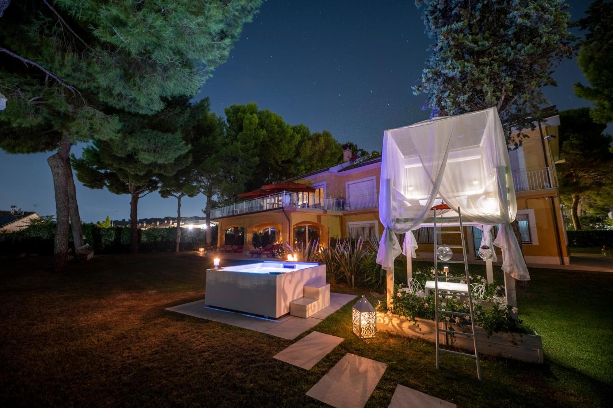 Tra Gli Alberi E Il Mare Bed & Breakfast Сироло Екстериор снимка