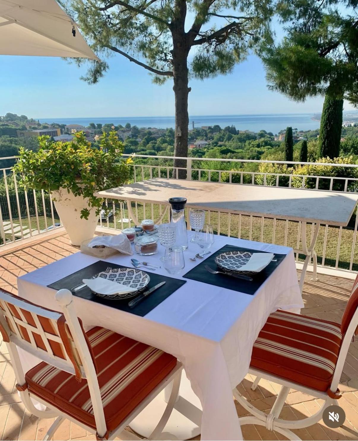 Tra Gli Alberi E Il Mare Bed & Breakfast Сироло Екстериор снимка