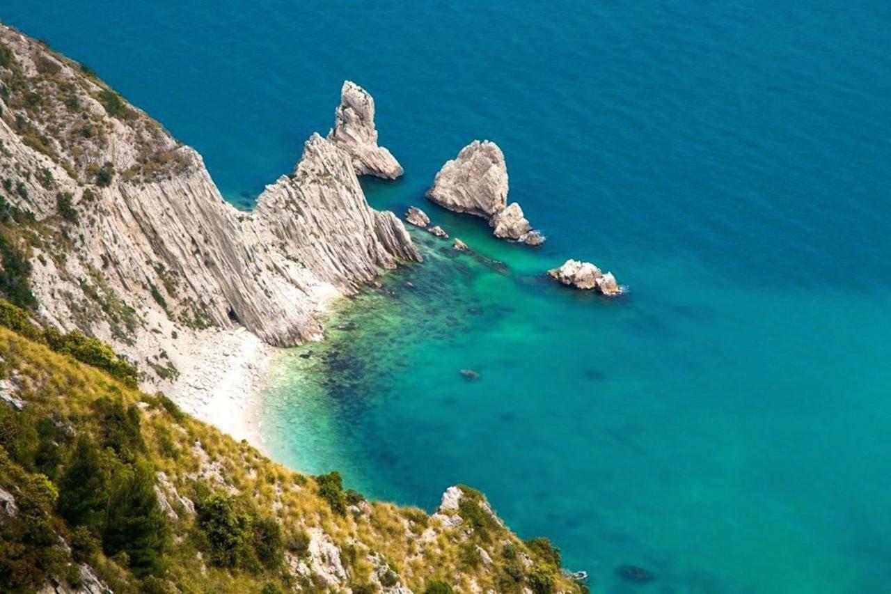 Tra Gli Alberi E Il Mare Bed & Breakfast Сироло Екстериор снимка